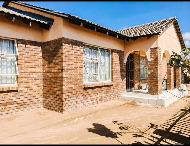 3 BEDROOM HOUSE FOR SALE IN MANKWENG